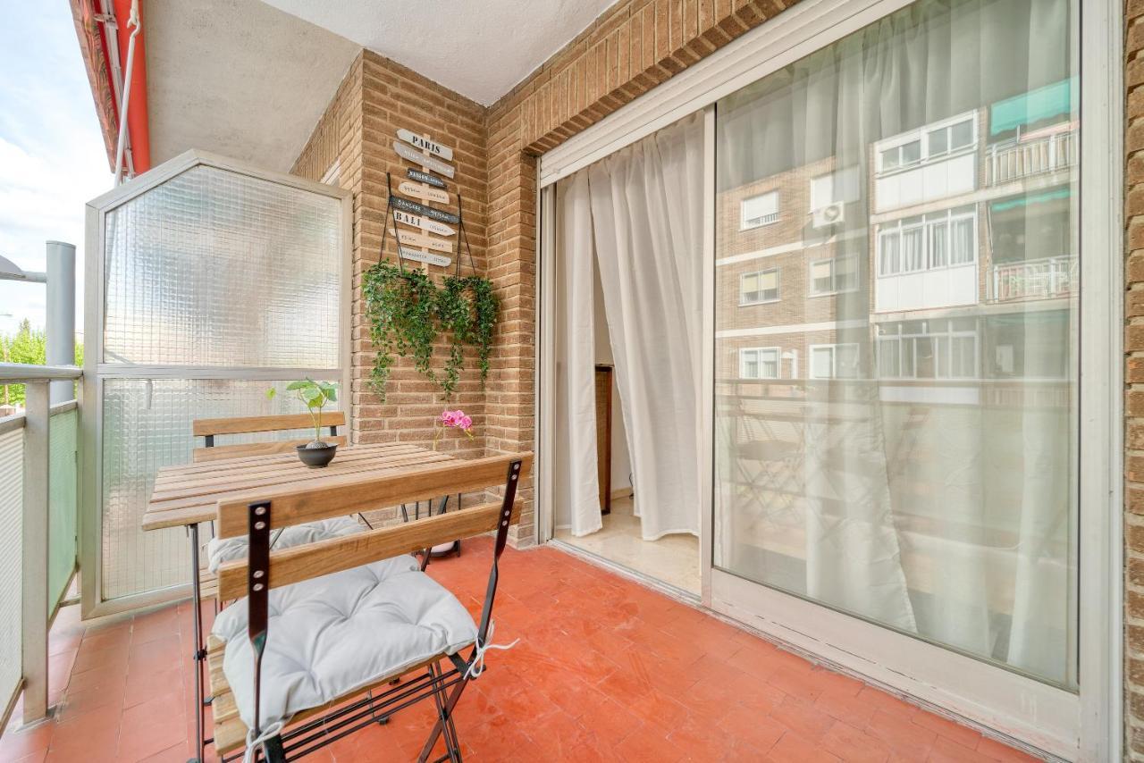 B Casacafe Madrid Pozuelo 2 Bano Fuera De La Habitacion O Compartido 波苏埃洛-德阿拉尔孔 外观 照片