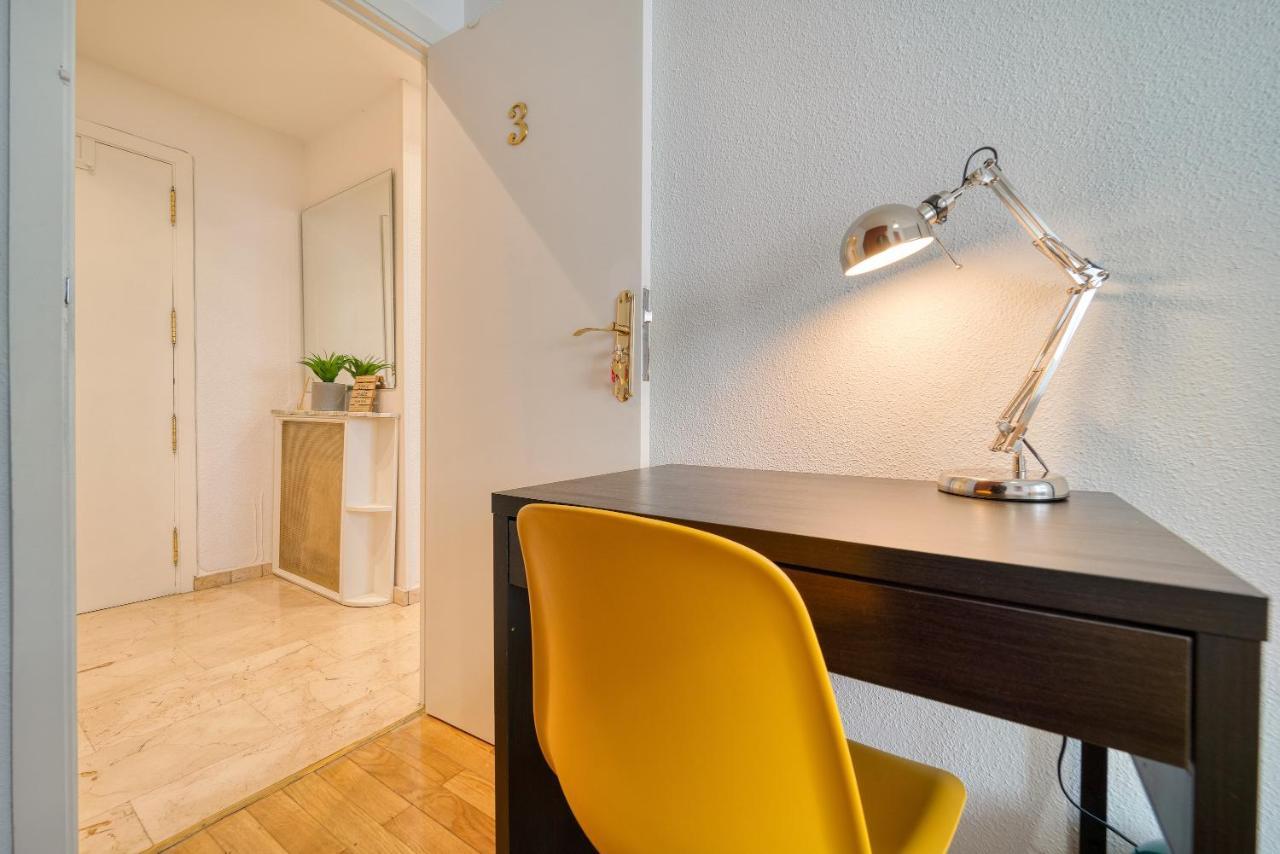 B Casacafe Madrid Pozuelo 2 Bano Fuera De La Habitacion O Compartido 波苏埃洛-德阿拉尔孔 外观 照片