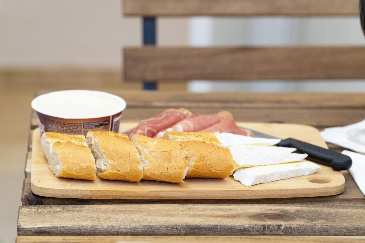 B Casacafe Madrid Pozuelo 2 Bano Fuera De La Habitacion O Compartido 波苏埃洛-德阿拉尔孔 外观 照片