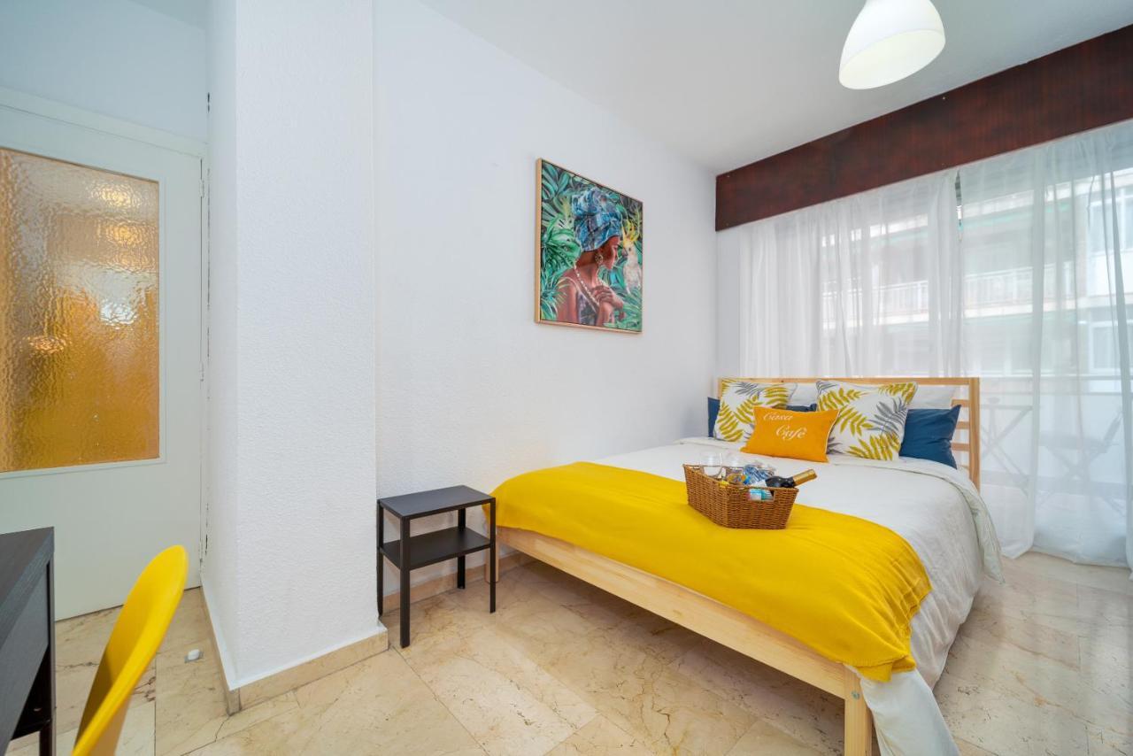 B Casacafe Madrid Pozuelo 2 Bano Fuera De La Habitacion O Compartido 波苏埃洛-德阿拉尔孔 外观 照片