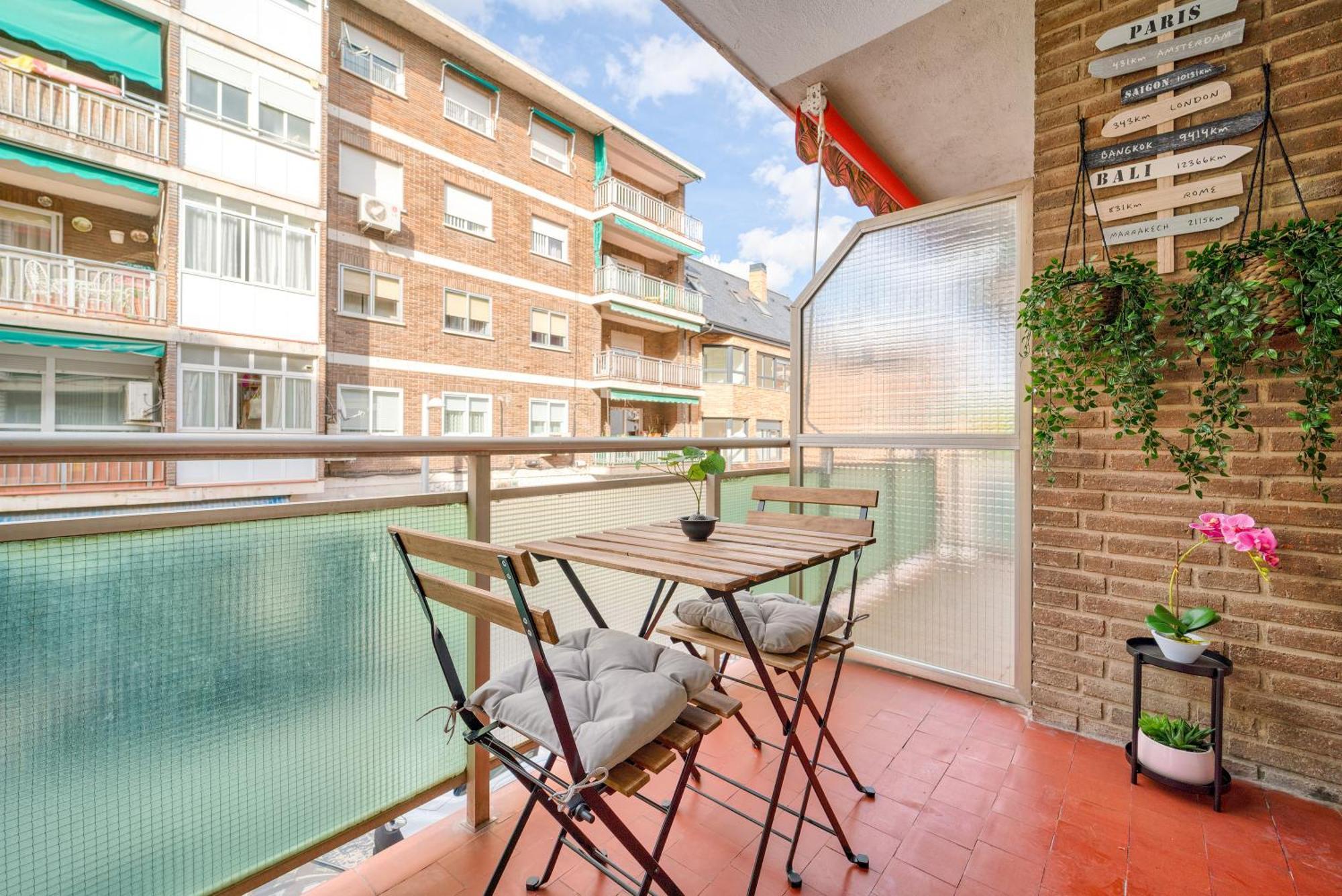 B Casacafe Madrid Pozuelo 2 Bano Fuera De La Habitacion O Compartido 波苏埃洛-德阿拉尔孔 外观 照片